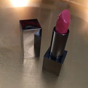 Burberry Makeup - Burberry Natural Sheer Lipstick Burberry Makeup - Burberry Natural Sheer Lipstick